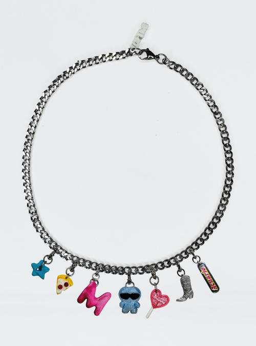 Collar con charms 