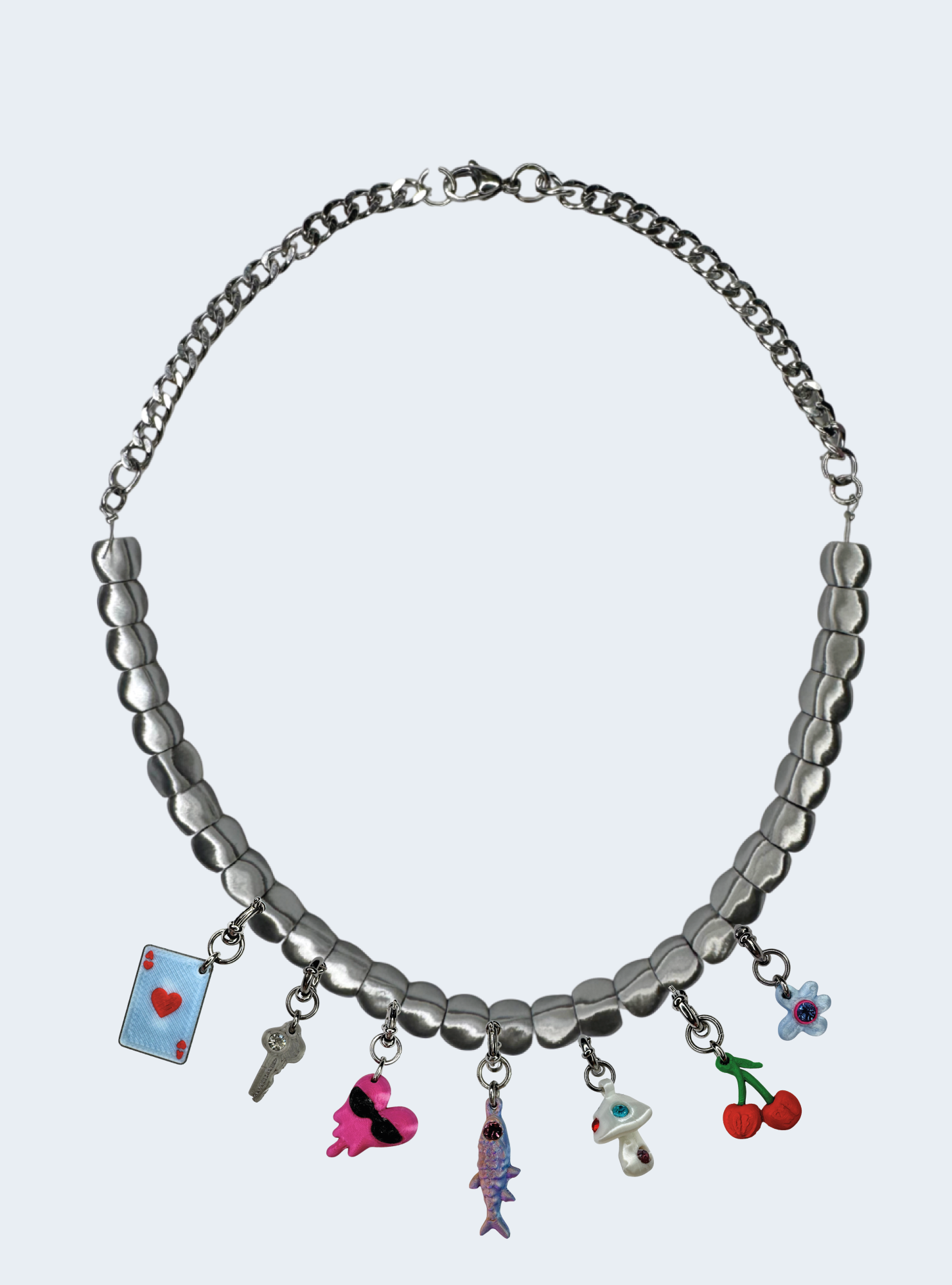 Collar de perlas con charms